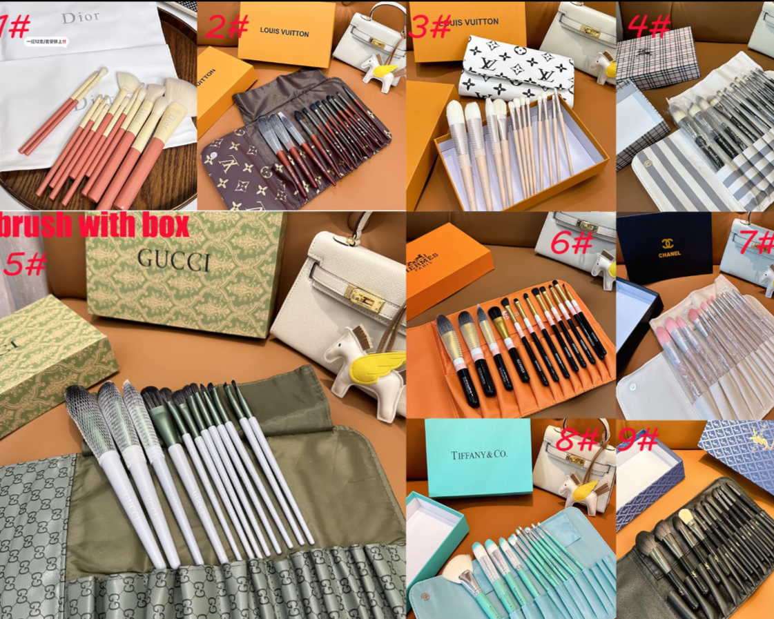Makeup brushes w case