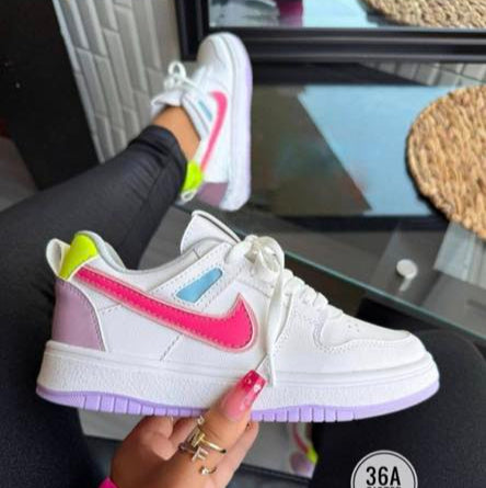 White& Pink Dunks