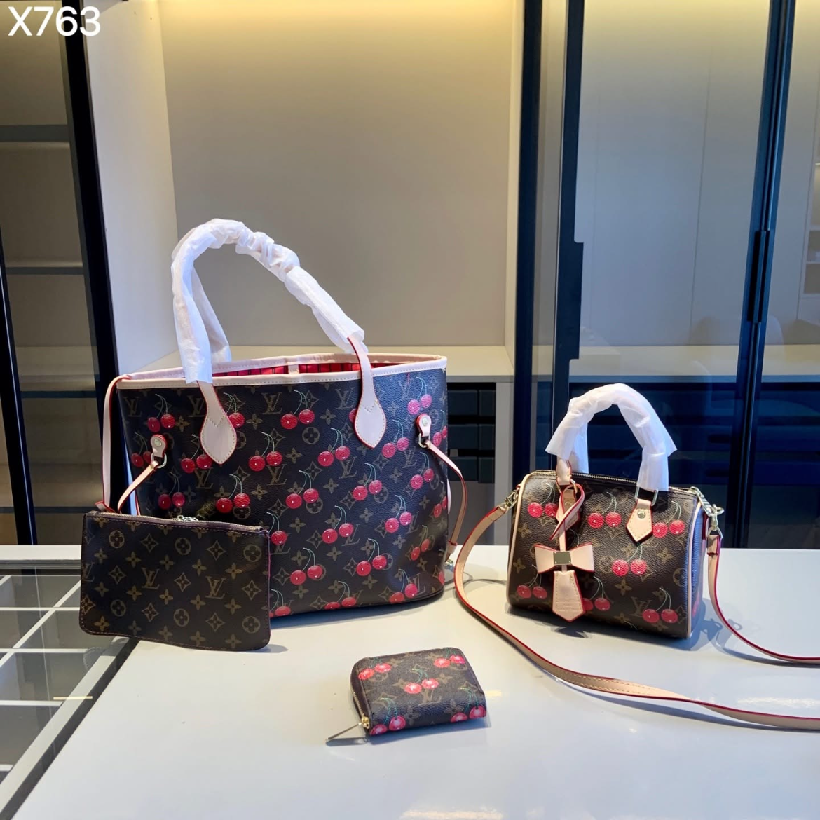 Cherry Lv purse set