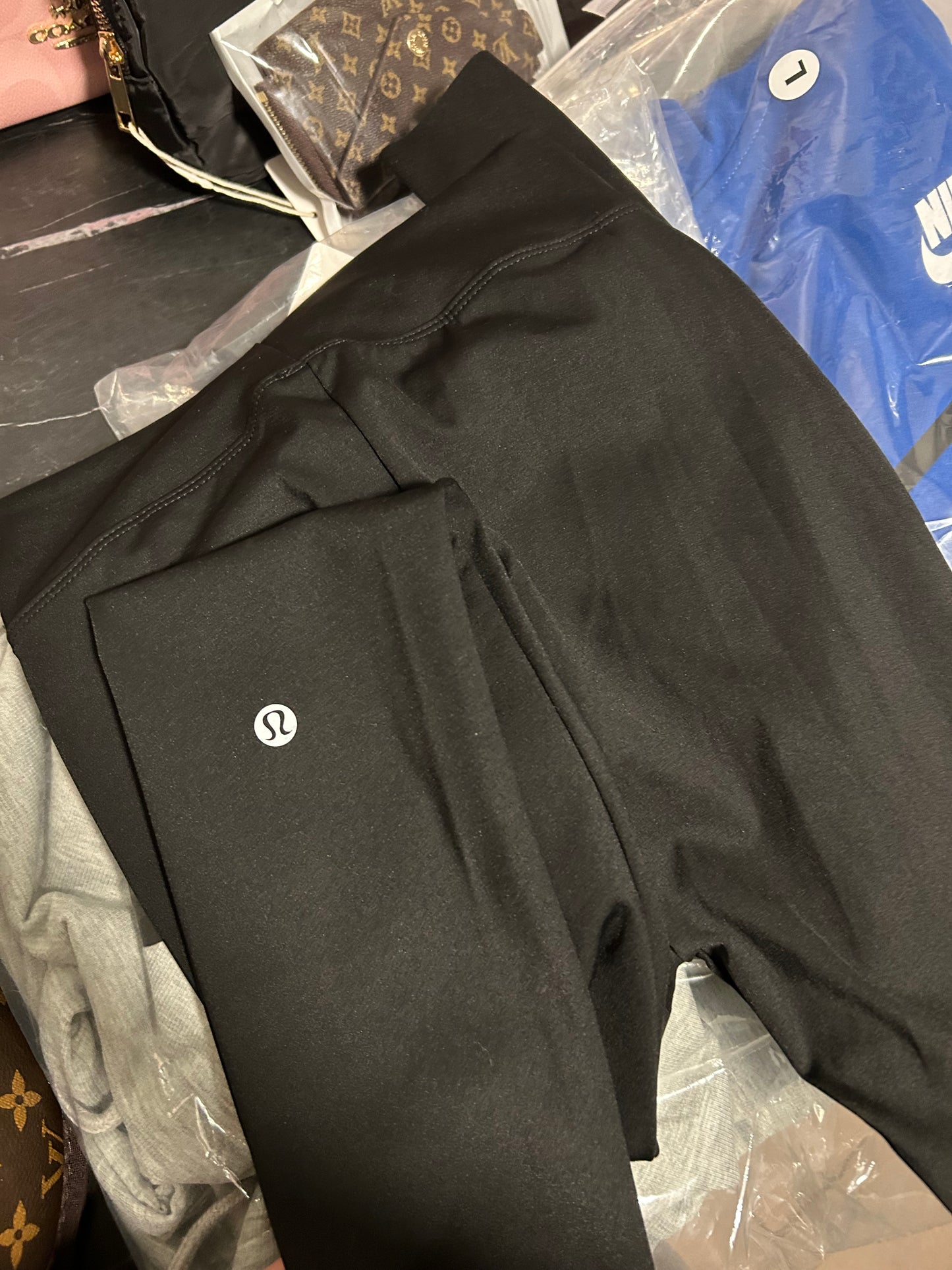 PRE-ORDER women’s lulu leggings