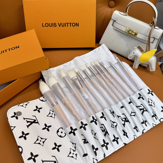 White Lv makeupbrush set and case