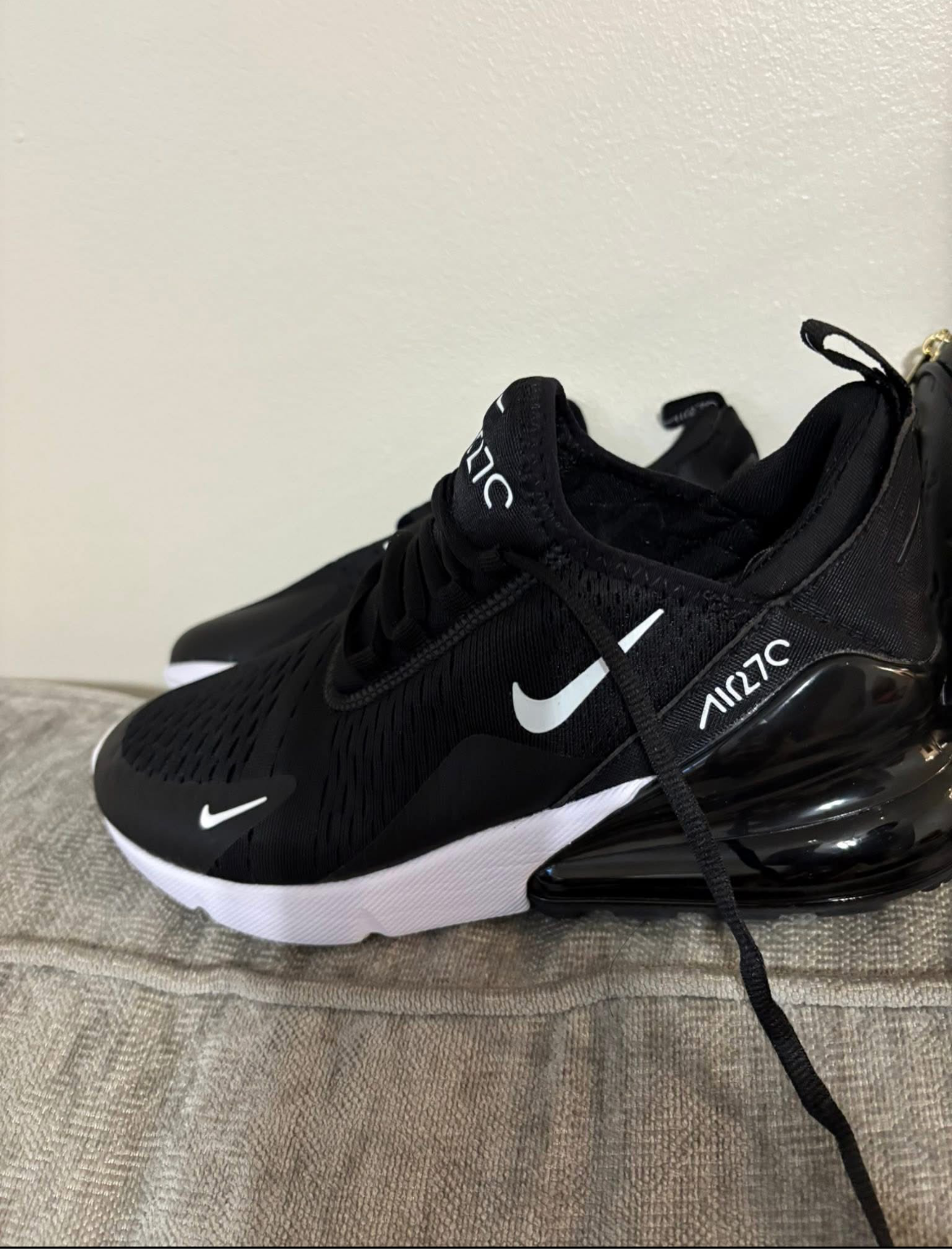 Black & White Nike airmax 270