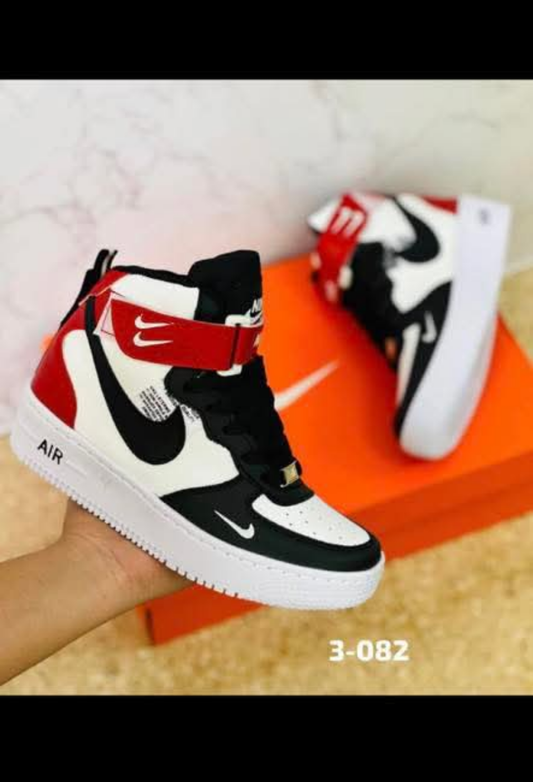 Womens white/blk/red nike