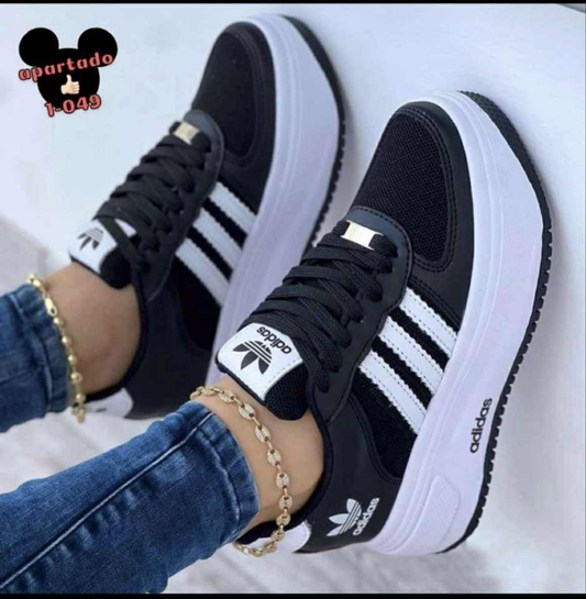 Womens black/white adidas