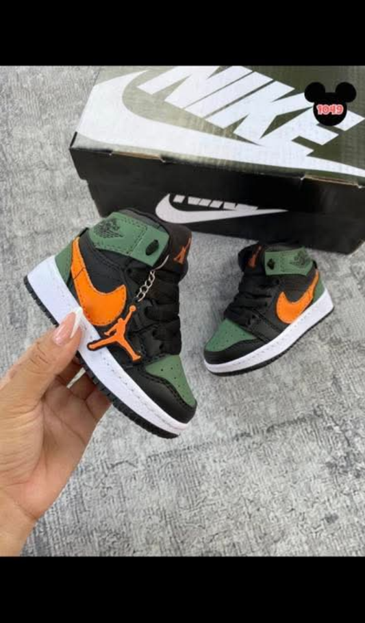Kids green/orange nike