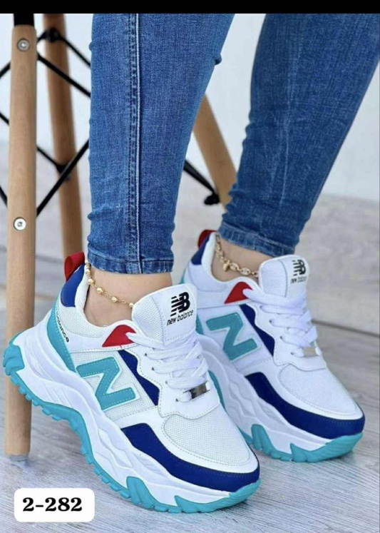 Womens white/ blue new balance
