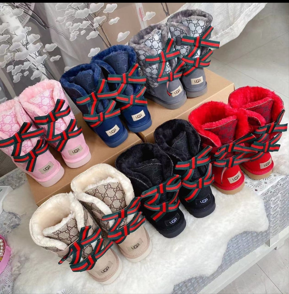 Tall UGGS w/ bow