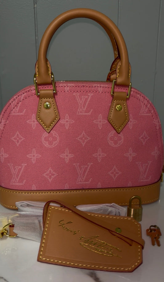 PRE-ORDER handbag w lock 1/1