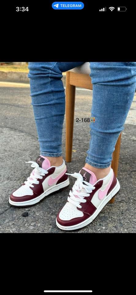 Kids white/pink/maroon nikes